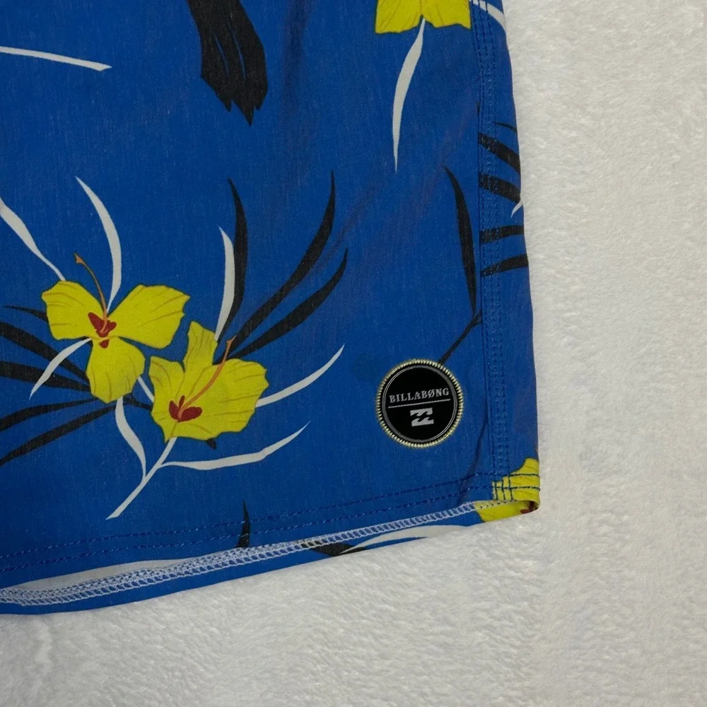 Billabong Platinum X Recycler Mens Board Shorts Blue Toucan Floral Tropical 34